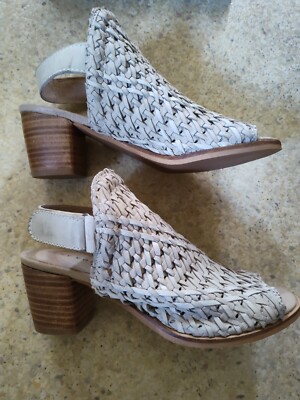 Nib Very Volatile Sz 7  'Veronique' Women Leather Sandals Hook N Loop Closure 