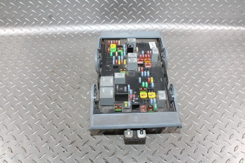 2010-2014 Cadillac Escalade Fuse Box Engine Factory OEM with Warranty - Image 3 of 4