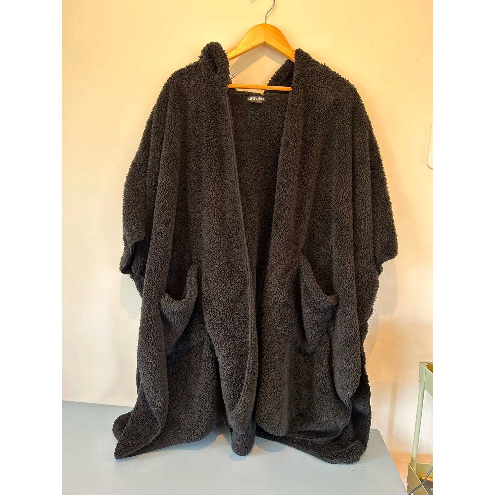 Steve Madden black hooded open front sherpa poncho One size
