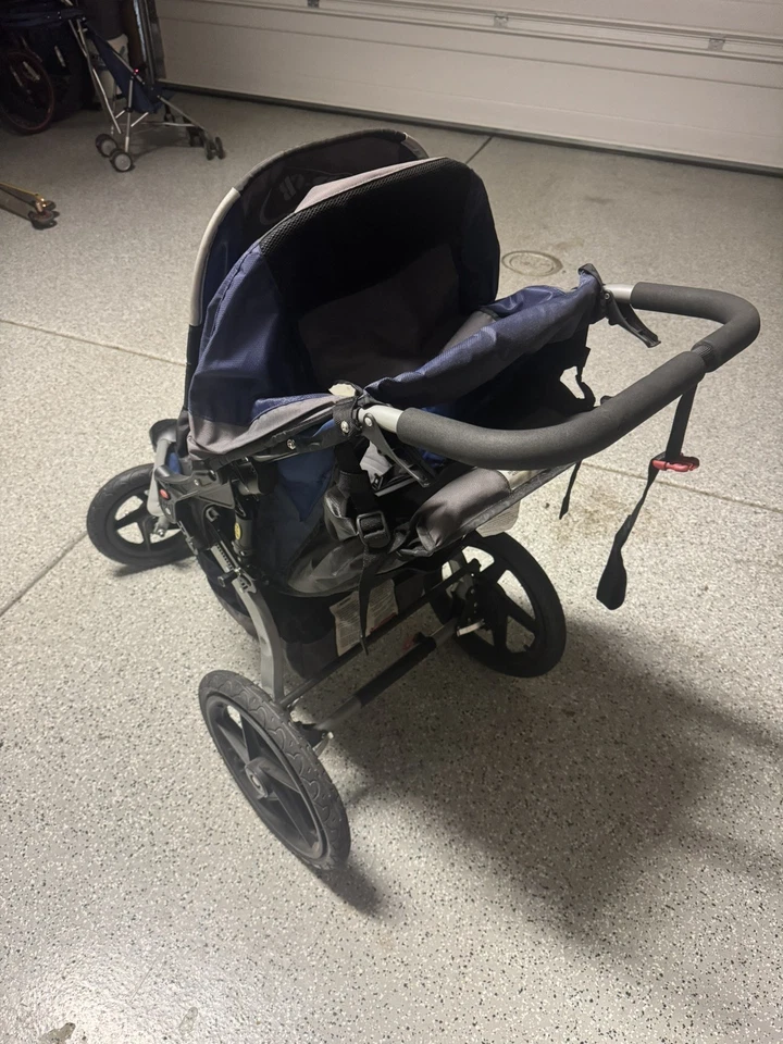 Cochecito para correr Bob Rambler con accesorios Foto 2 de 2