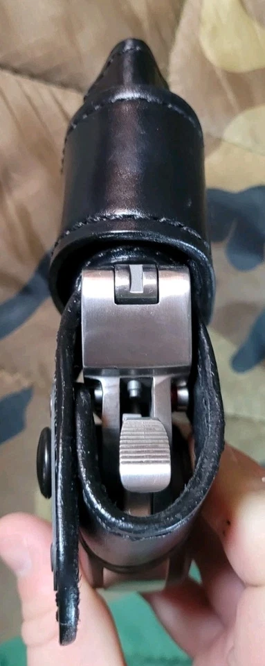 Funda de conducción con dibujo cruzado Desantis Bond Arms cuero negro búho mano derecha Foto 3 de 4