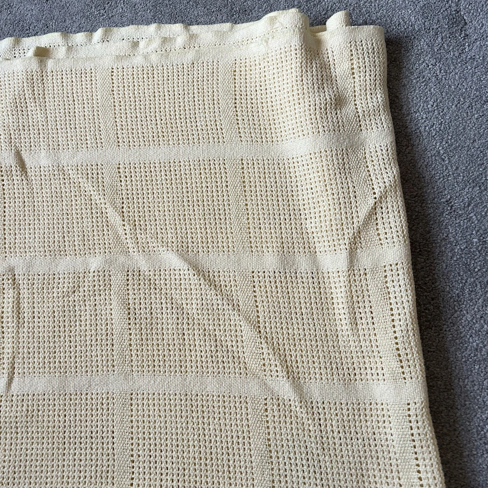 Vintage Mamas & Papas Yellow 100 % Cotton Cellular Cot Blanket Vintage - Image 2 of 4