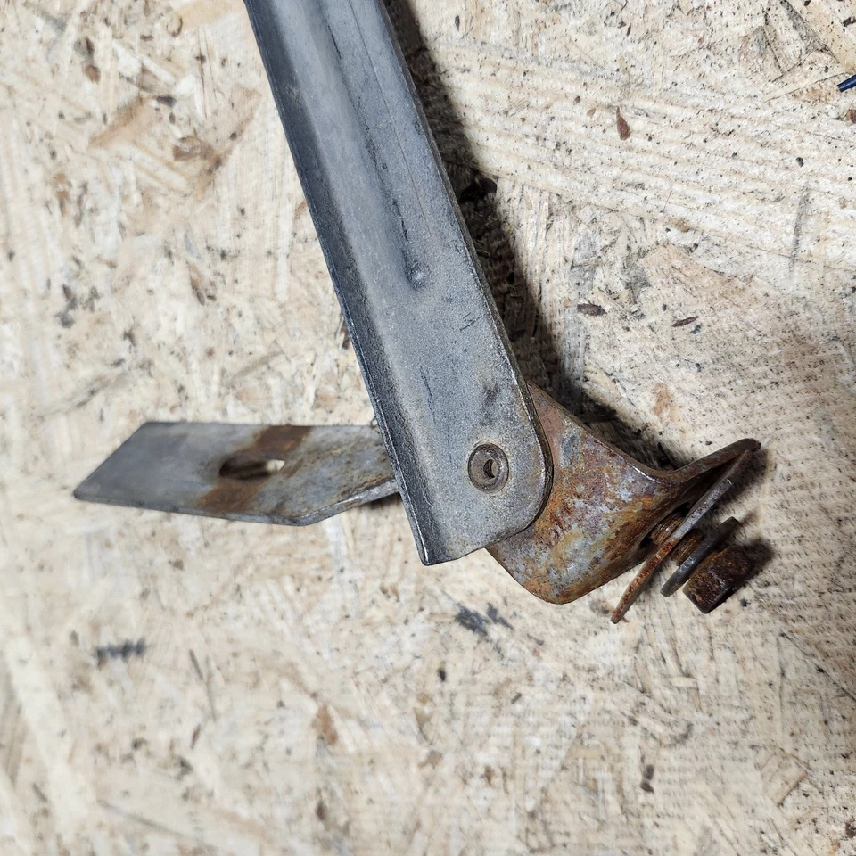 Hood Panel Support Bracket Prop Lift ( 1 Hole ) NICE OEM 73-76 C3 Corvette Steel - Изображение 4 из 4