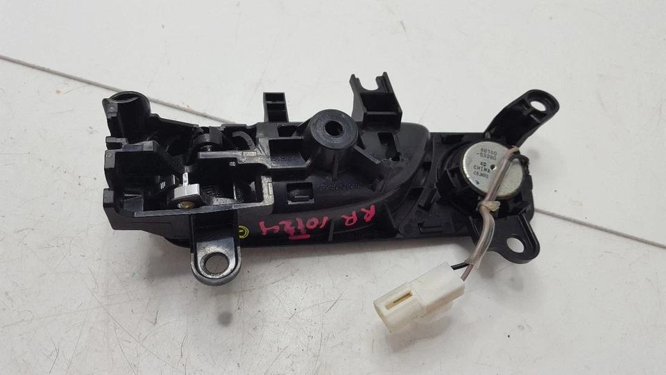 Manija interior de la puerta del pasajero trasero derecho 2006-2013 Lexus IS250 Foto 4 de 4