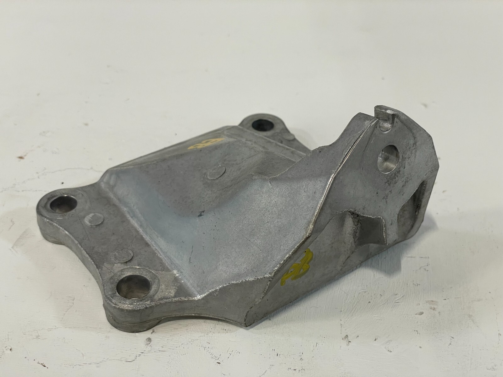 INFINITI G35 EX35 FX35 Q70L RWD FRONT RIGHT ENGINE MOTOR MOUNT BRACKET
