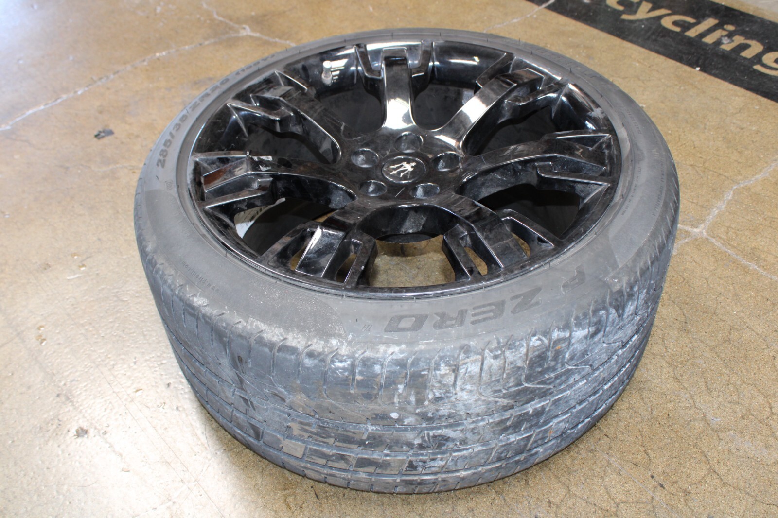 Maserati Granturismo, GranCabrio, Rear Wheel, Black, Used, P/N 82329805