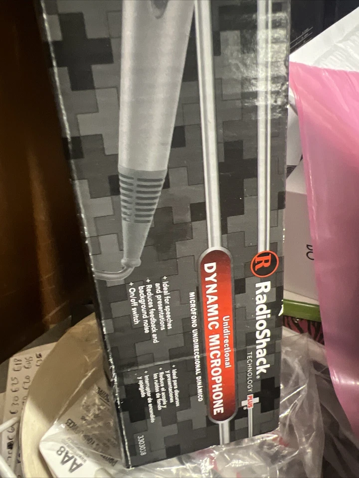 RadioShack Unidirectional Dynamic Microphone Model 3303038 (Open Box, New) - Image 4 of 4