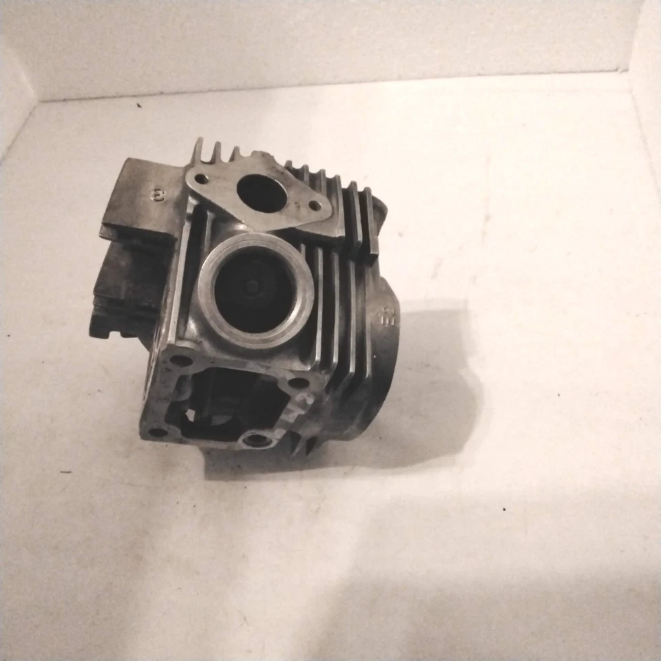 Honda CL90 CM91 CT90 Cylinder Head w/ Valves 12200-028-100 - Image 4 of 4