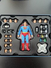 Mezco Toyz One:12 DC Comics Deluxe Actionfigu...