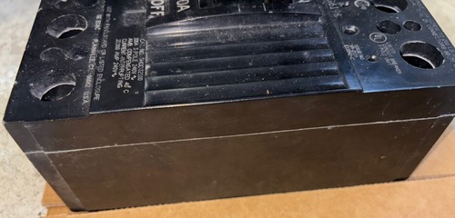 GE, THQD32100, 3P, 100A, 22KAIC @ 240V, USED MINOR CRACK ON SIDE SEE PICS! - Bild 4 von 7