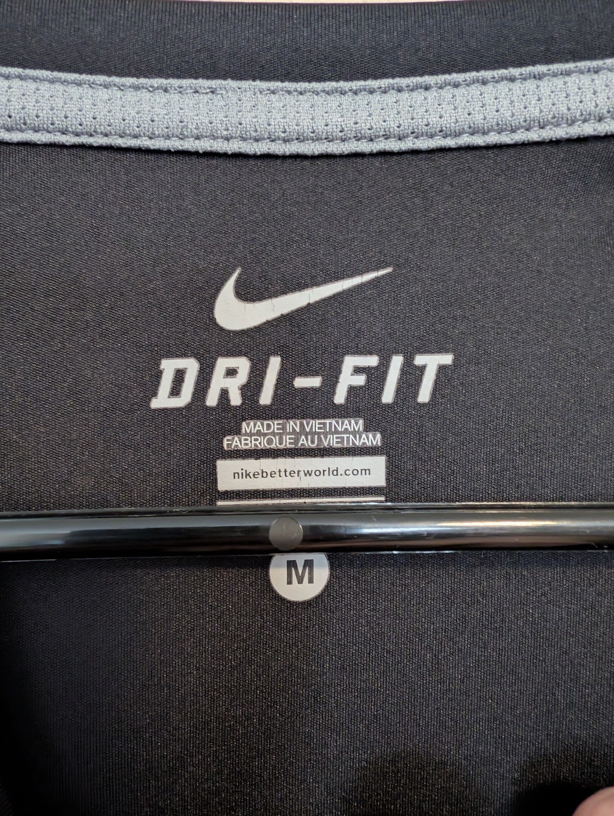 Nike Dri-Fit Men's MEDIUM Lightweight Training Running Shirt Black 519539 thumbnail 2