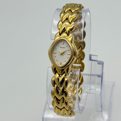 #ad Vintage 1990s Women#x27;s PULSAR Gold Tone Petite Bracelet Watch 17mm V810 X010 $28.99