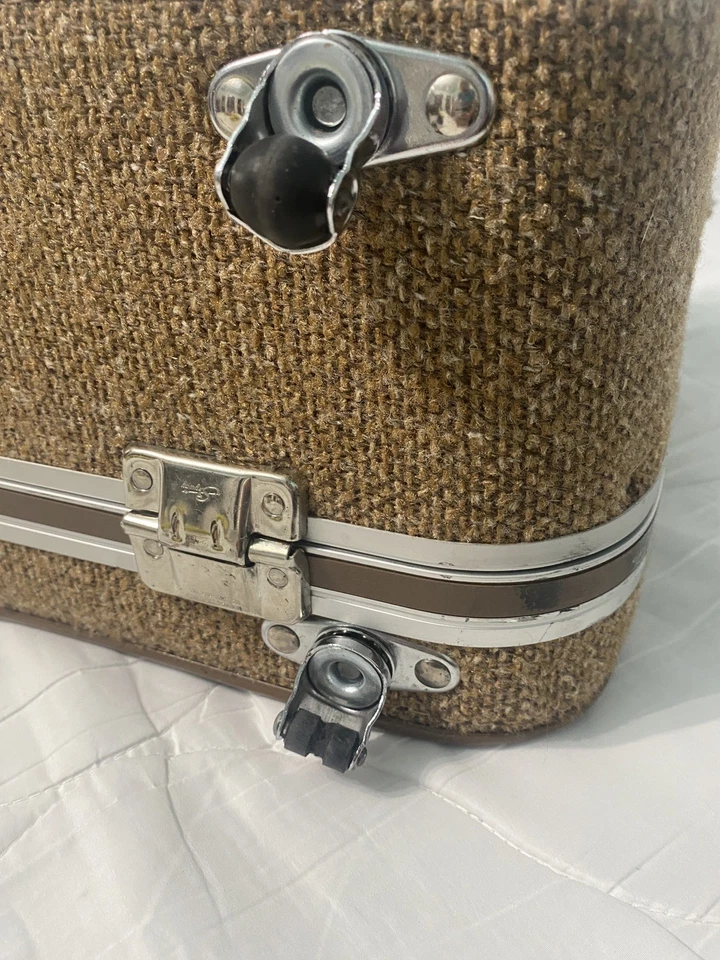 Skyway Luggage Light Brown Tweed Carry-on Retro Suitcase AND Train Case With Key - Image 4 of 4