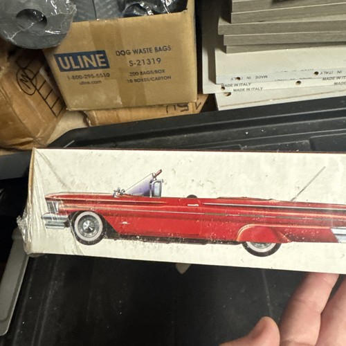 Trumpeter 1:24 1960 Pontiac Bonneville Convertible Coupe Sealed Model Kit #02501 - Bild 11 von 15