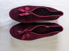Slippers Size 8E Black Durable Sole Quilted Insole Maroon Satin Bound Quality