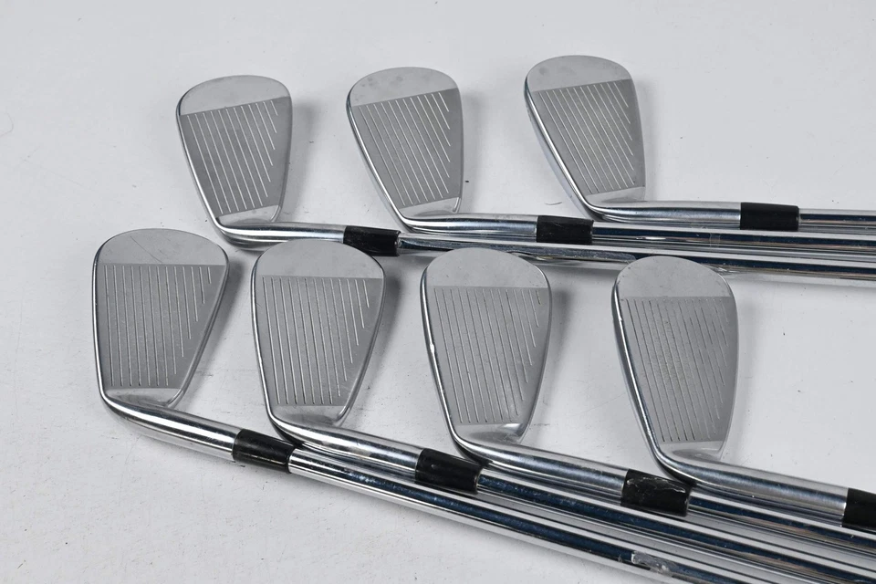 Mizuno JPX 800 Irons / 4-PW / Regular Flex Dynalite Gold XP R300 Steel Shafts - Image 3 of 4