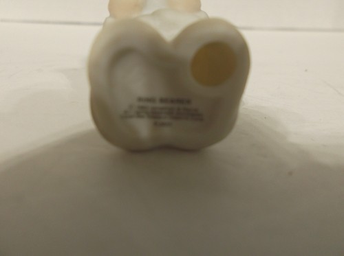 NIB Precious Moments Porcelain Figurine #E-2833 Precious Moments Ringbearer - Picture 5 of 5