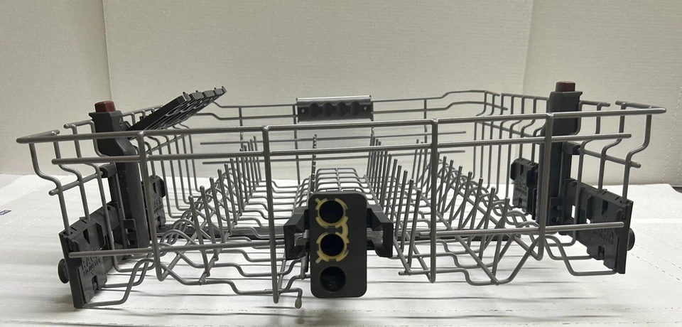 Estantes superiores e inferiores para lavavajillas KitchedAid. Estanterías superiores e inferiores. Foto 4 de 4