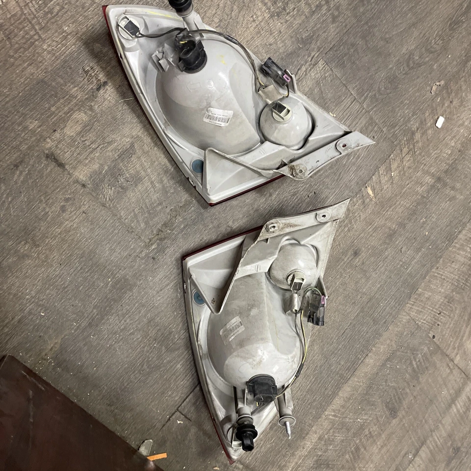 Tail Lights Set For 2005-2010 Chevrolet Cobalt GM2800161 GM2800190 GM2801190 OEM - Image 4 of 4