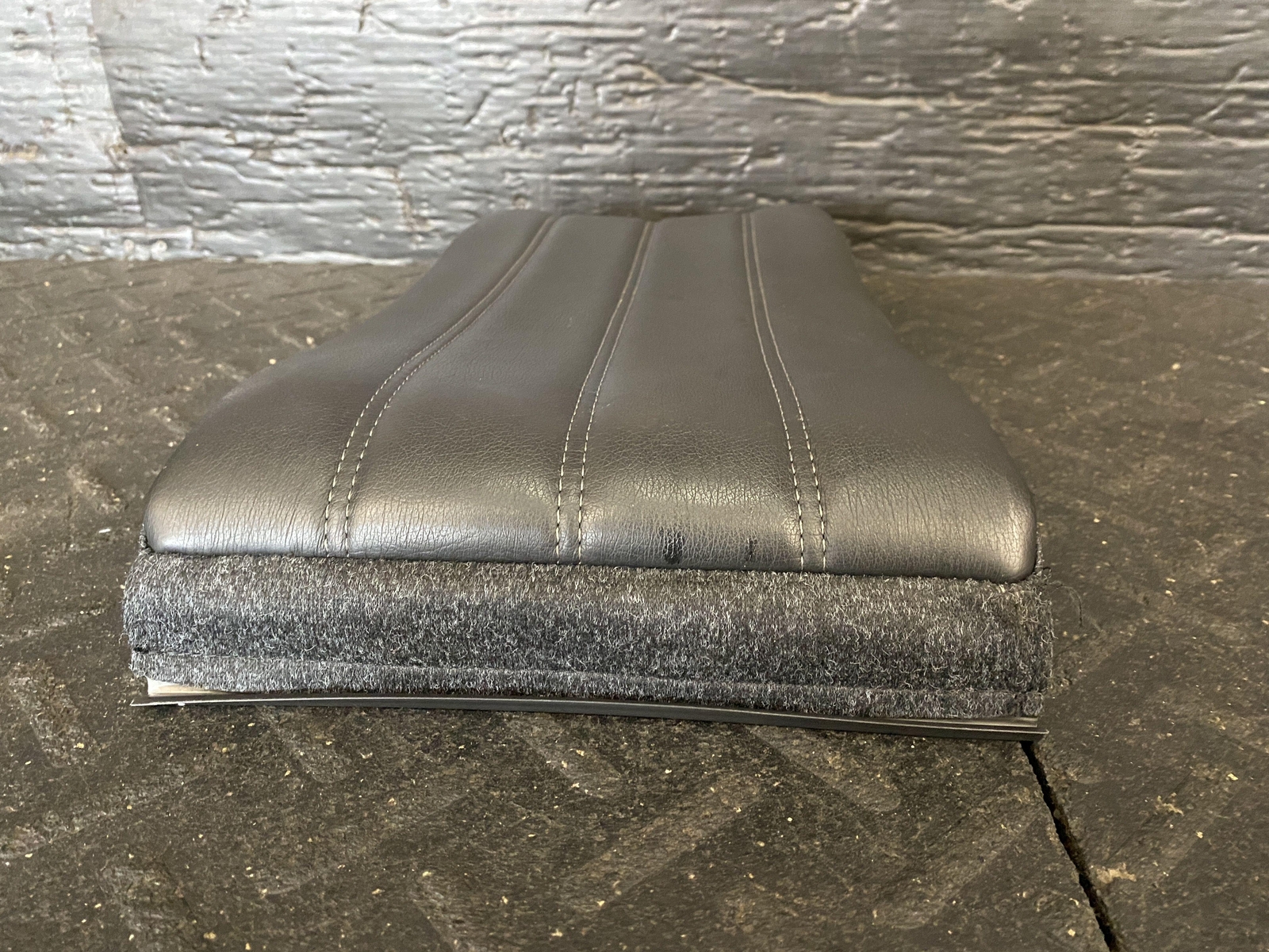 08-19 MASERATI GRANTURISMO FRONT PASSENGER RIGHT SEAT BACKING BLACK LEATHER