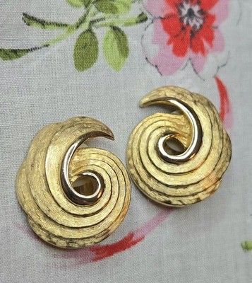 Vintage F.O. Inc Fernando Originals Earrings Chunky Gold Swirls Clip On 80s