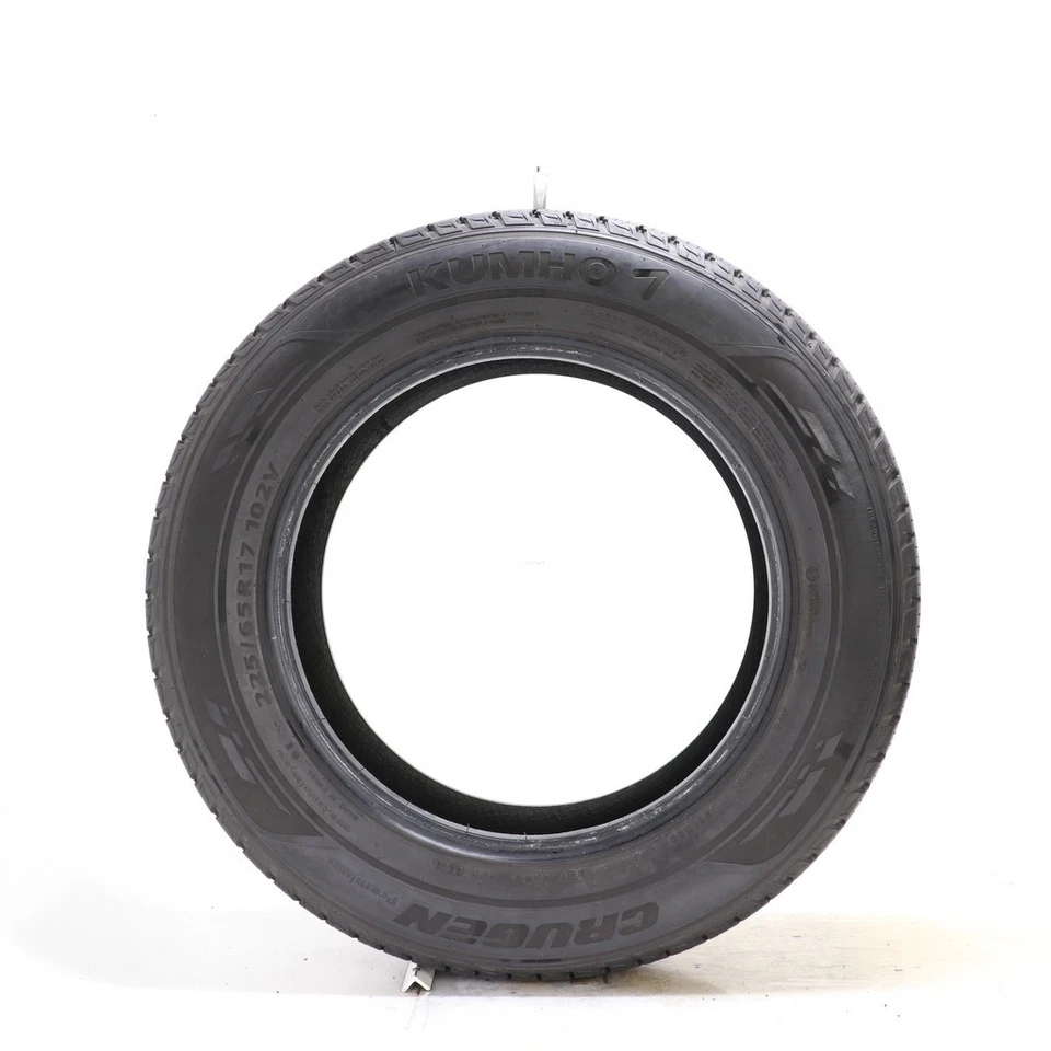 Juego de (4) usados 225/65R17 Kumho Crugen Premium 102V - 6-7/32 Foto 4 de 4