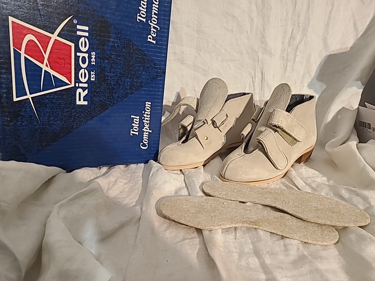 NOS Riedell Red Wing Rental Skate Shoes Boots Size 2 Suede H