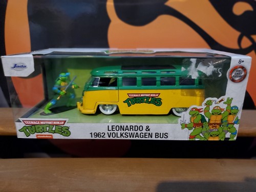 Jada Toys Leonardo And 1962 Volkswagen Bus TMNT