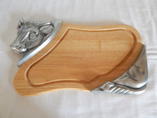 ANCIENNE PLANCHE à Découper en BOIS à Décor de TAUREAU en Métal Argenté