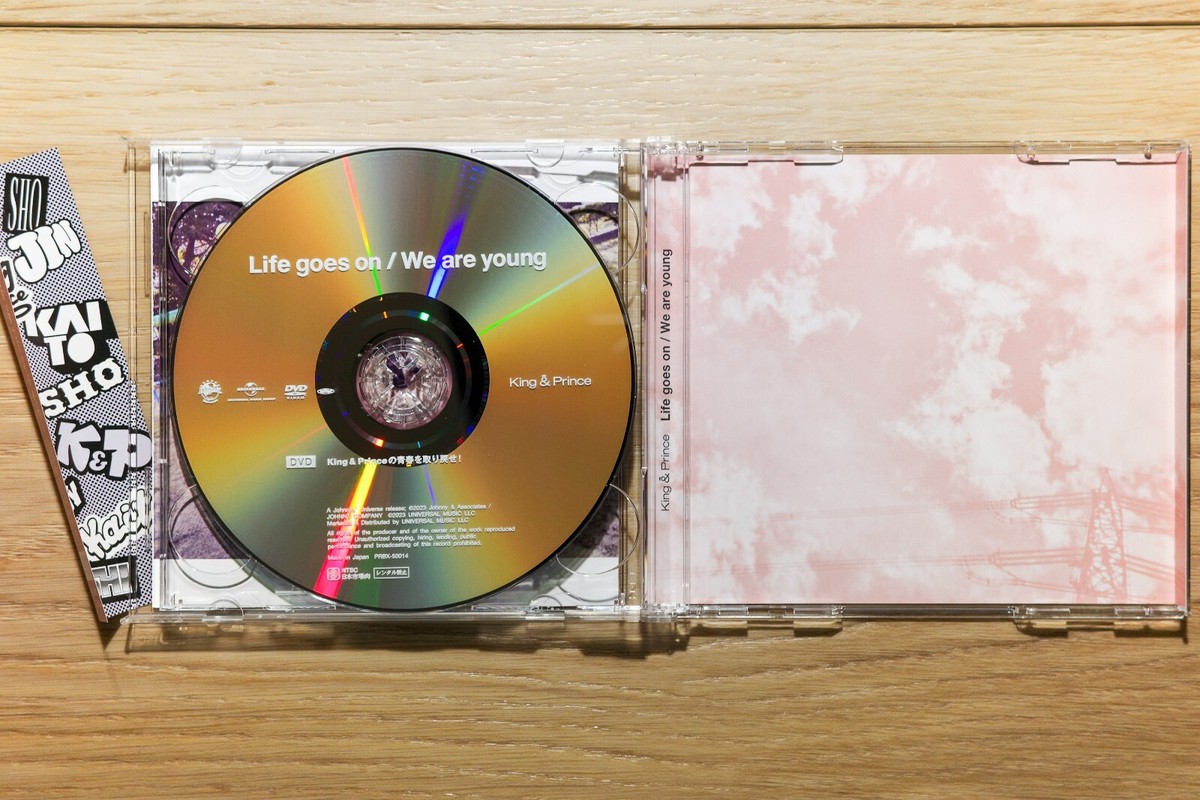 King &amp; Prince - chisa　Life goes on/We are young」 King & Prince - Life goes on / We are young Lyrics and