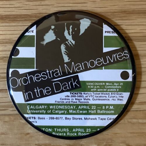OMD Tour Poster Pin Button Orchestral Manoeuvres In The Dark Flyer Badge 1983 - Afbeelding 1 van 3