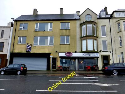 Photo 6x4 Bentleys Cafu00c3u00a9, Portstewart Pictured along the sea fr c2013