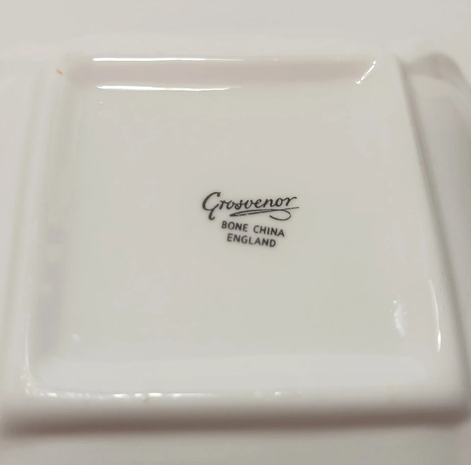 Grosvenor Bone China 2 Vintage Trinket Dishes Gold Trim Floral - Image 4 of 4