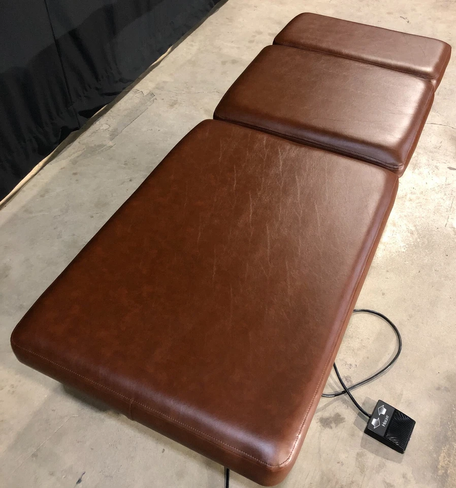 Silla de examen eléctrico ajustable Hill HA90E y mesa de tratamiento Foto 3 de 4