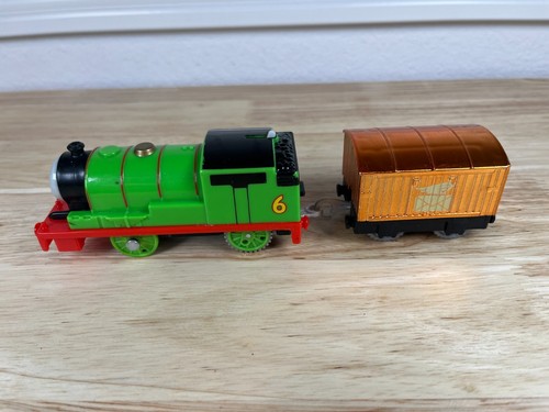 2013 MATTEL TRACKMASTER MOTORIZED PERCY TRAIN & MAIL TENDER. THOMAS & FRIENDS. - Picture 2 of 4