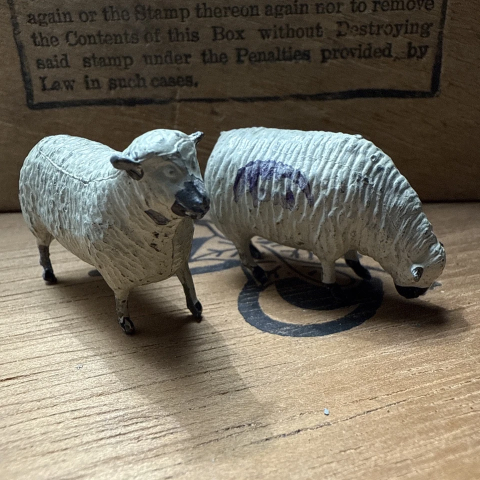 2 figuras de juguete de colección blancas de animales de granja de Gran Bretaña de plomo de la década de 1930 Foto 3 de 4