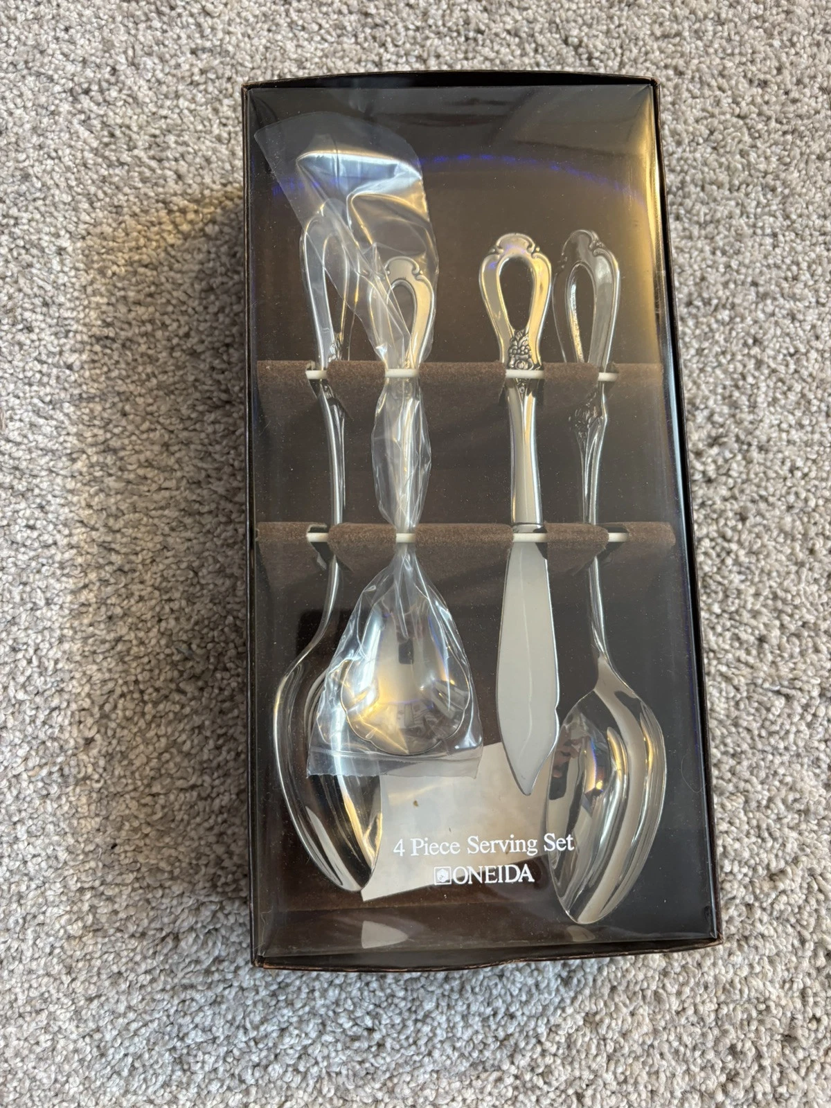 ONEIDA stainless 4-piece serving set butter knife-sugar spoon-2 tablespoons NIB