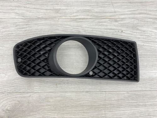 VW Polo 6N2 Blende Nebelscheinwerfer Stoßstangen Gitter rechts 6N0853666C