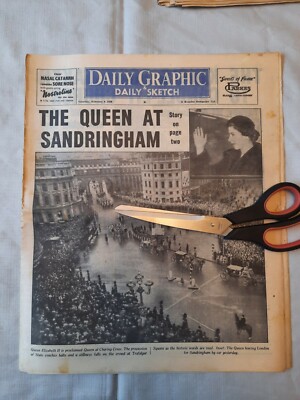 1952 9. Feb TÄGLICHE GRAFISCHE SKIZZE Proklamation der Königin voller Zeitungsfalz
