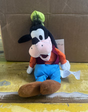 Walt Disney Disney Store Theme Parks Mini Beanie Bag Plush Goofy Doll With Tag