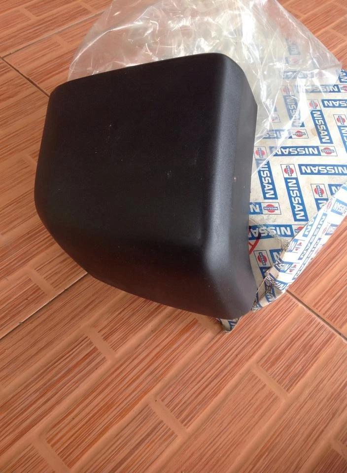 DATSUN NISSAN Urvan E24 Bumper Rear Rubber RH Genuine Nos Japan Foto 2 de 4