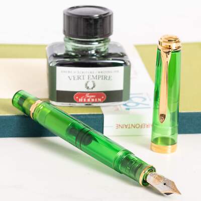 Pelikan Souveran M800 Fountain Pen - Green Demonstrator