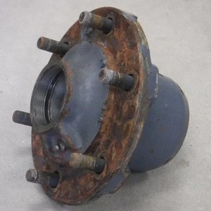 Used Front Hub With Stud Bolts fits Ford 5000 5610 6600 6610 7610 7710 C9NN1104D
