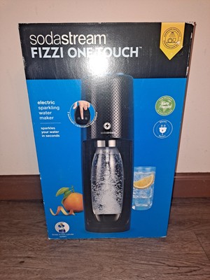 SodaStream Fizzi One Touch Soda Maker Kit With Co2 Cylinder  - NEW