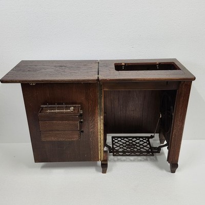 High Quality Pfaff 130 Sewing Machine Oak Parlor Cabinet Treadle 1952 