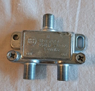 Drop Shop Super Split 2-way Splitter. 125 dB RF Shielding. 5-600 MHz