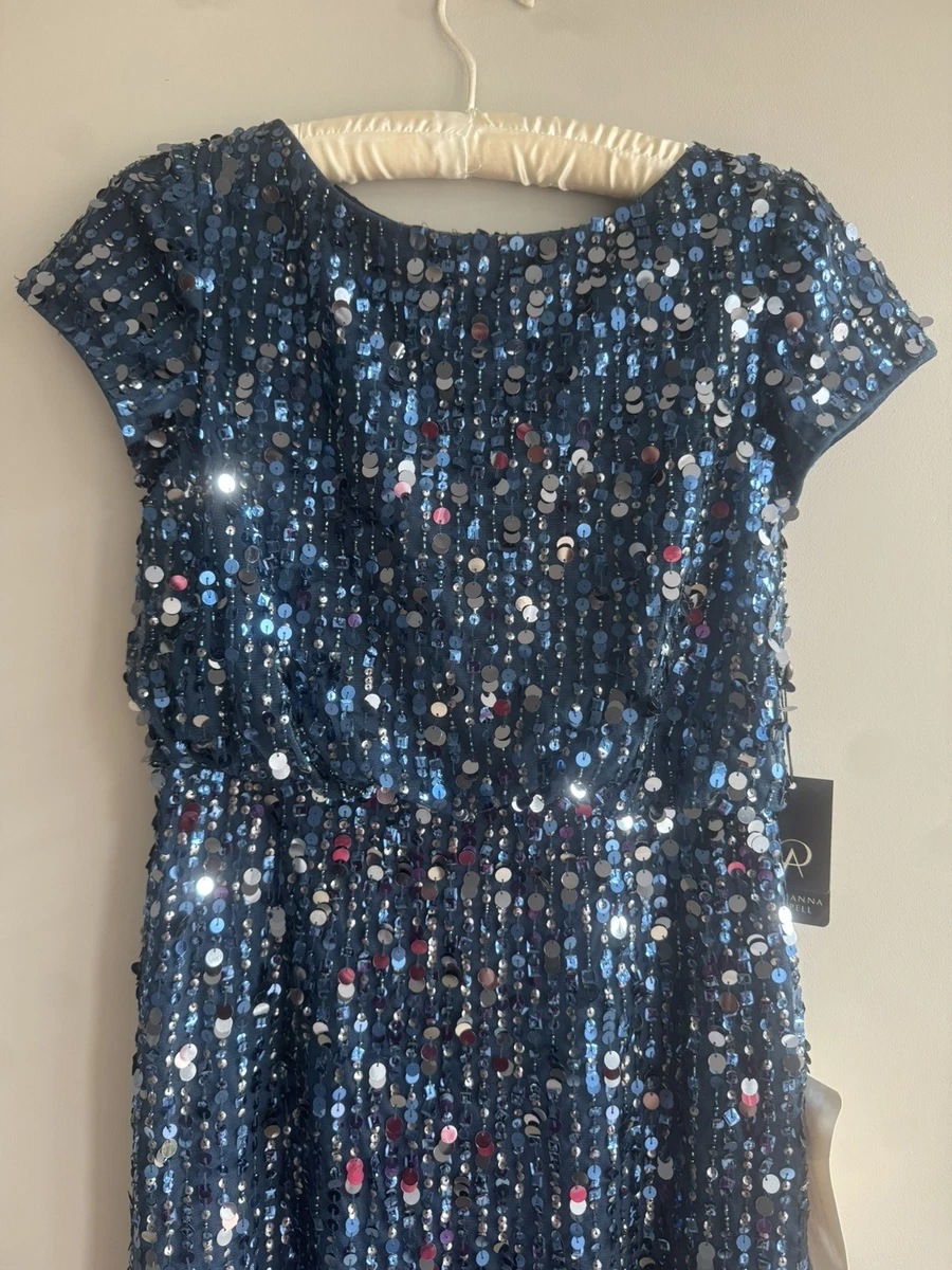 Vestido Blusa Larga con Cuentas Azul Profundo Adrianna Papell Mangas Cortas. 10