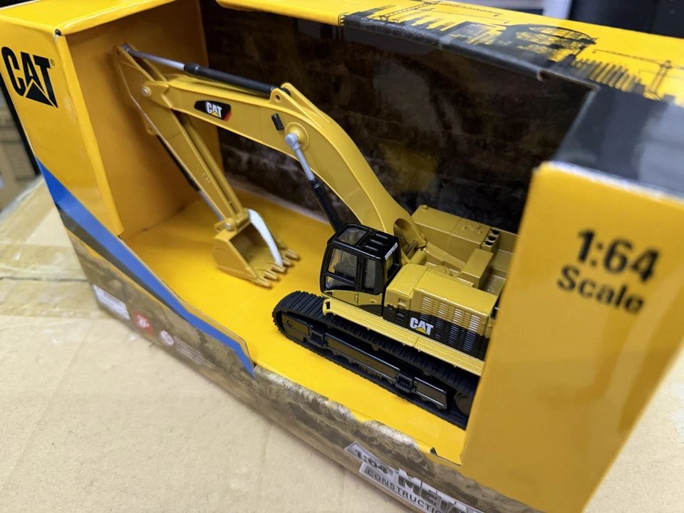 DM 1/64 Scale Cat 385C L Hydraulic Excavator Diecast Model Collection 84651 - Image 3 of 4