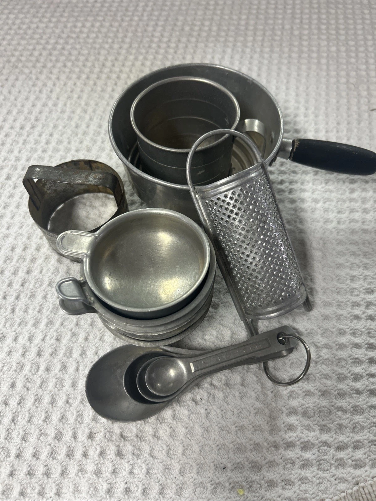 Vintage Aluminum Measuring Cup Spoons Grater Strainer Biscuit Cutter Lot Of 14
Opens in a new window