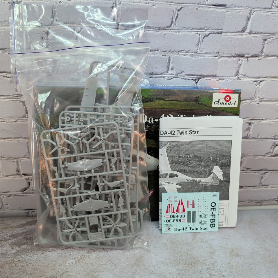 Amodel DA-42 Twin Star 1/72 Diamond Aircraft Plastic Model Kit Open ...